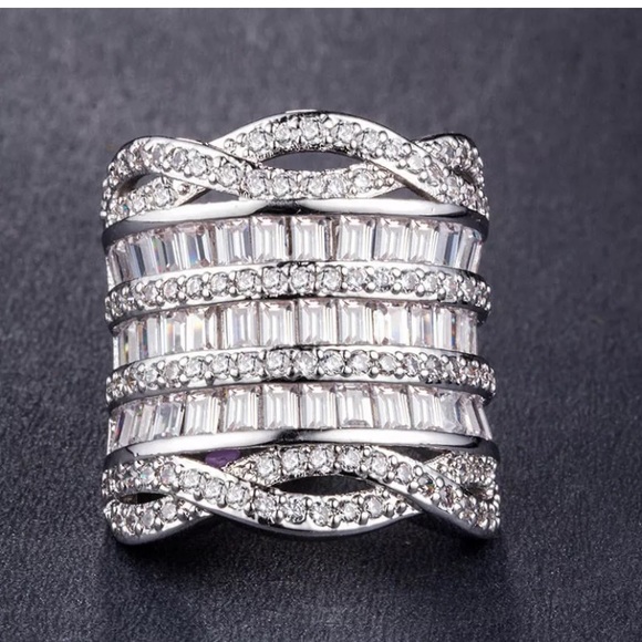 Luxury 925 Silver Princess Cut White SapphireRing - Picture 2 of 4